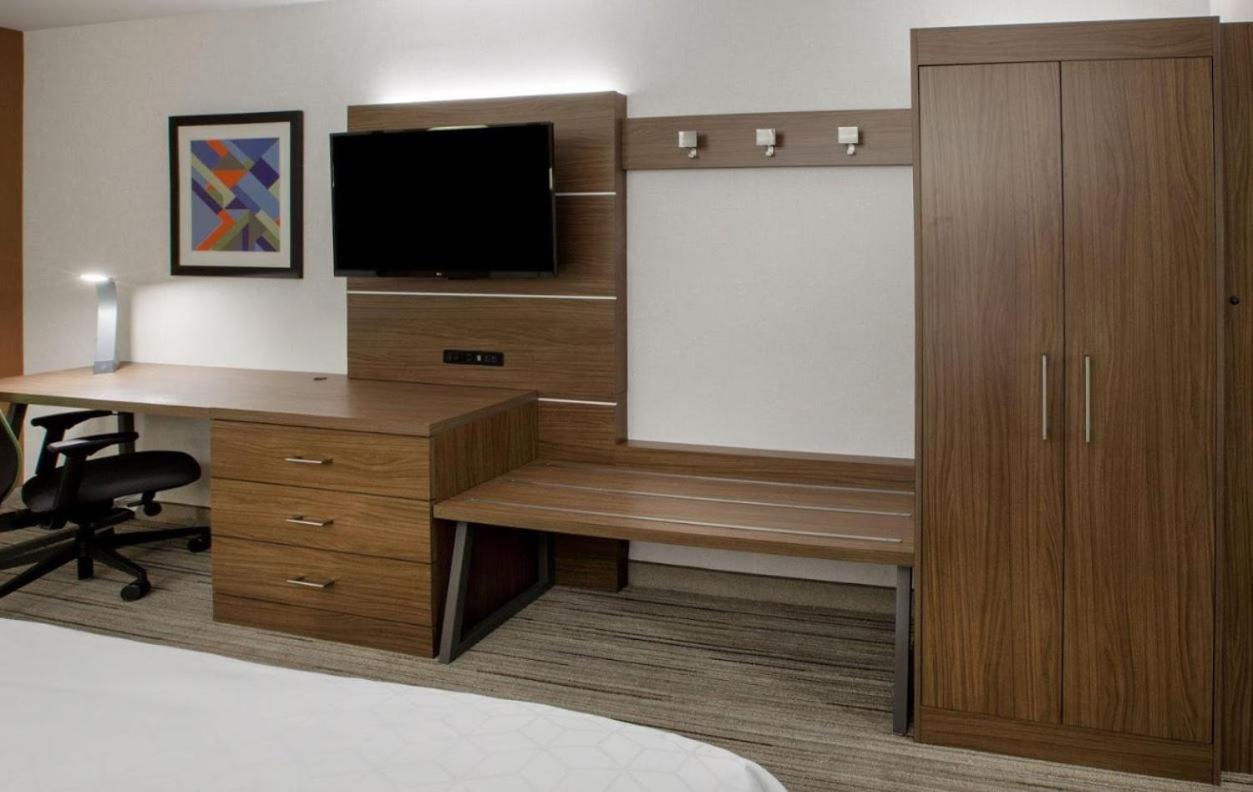 Holiday Inn Express Hotel & Suites Woodland Hills By Ihg Los Angeles Exterior foto