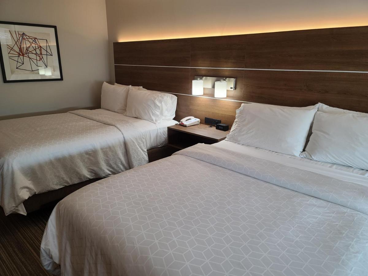 Holiday Inn Express Hotel & Suites Woodland Hills By Ihg Los Angeles Exterior foto
