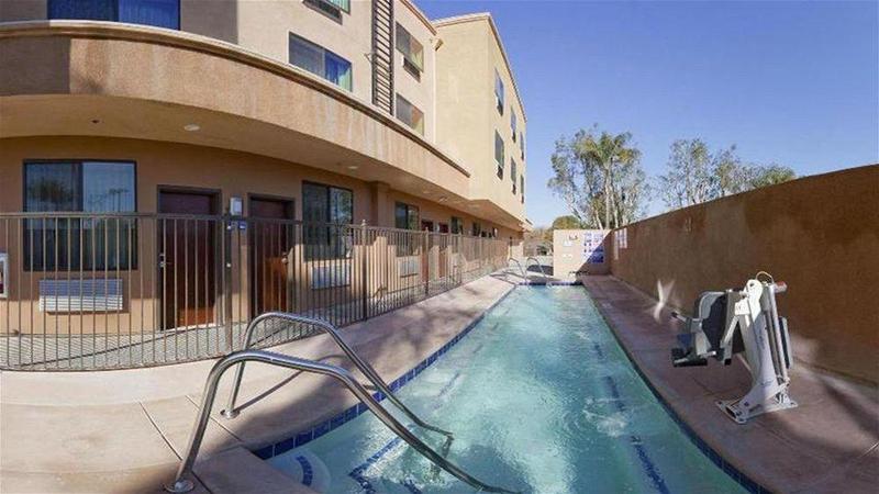 Holiday Inn Express Hotel & Suites Woodland Hills By Ihg Los Angeles Exterior foto