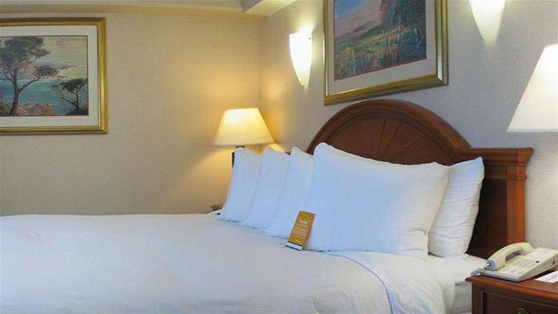 Holiday Inn Express Hotel & Suites Woodland Hills By Ihg Los Angeles Exterior foto