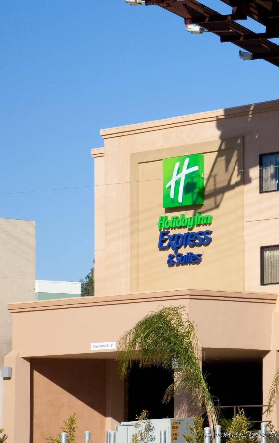 Holiday Inn Express Hotel & Suites Woodland Hills By Ihg Los Angeles Exterior foto