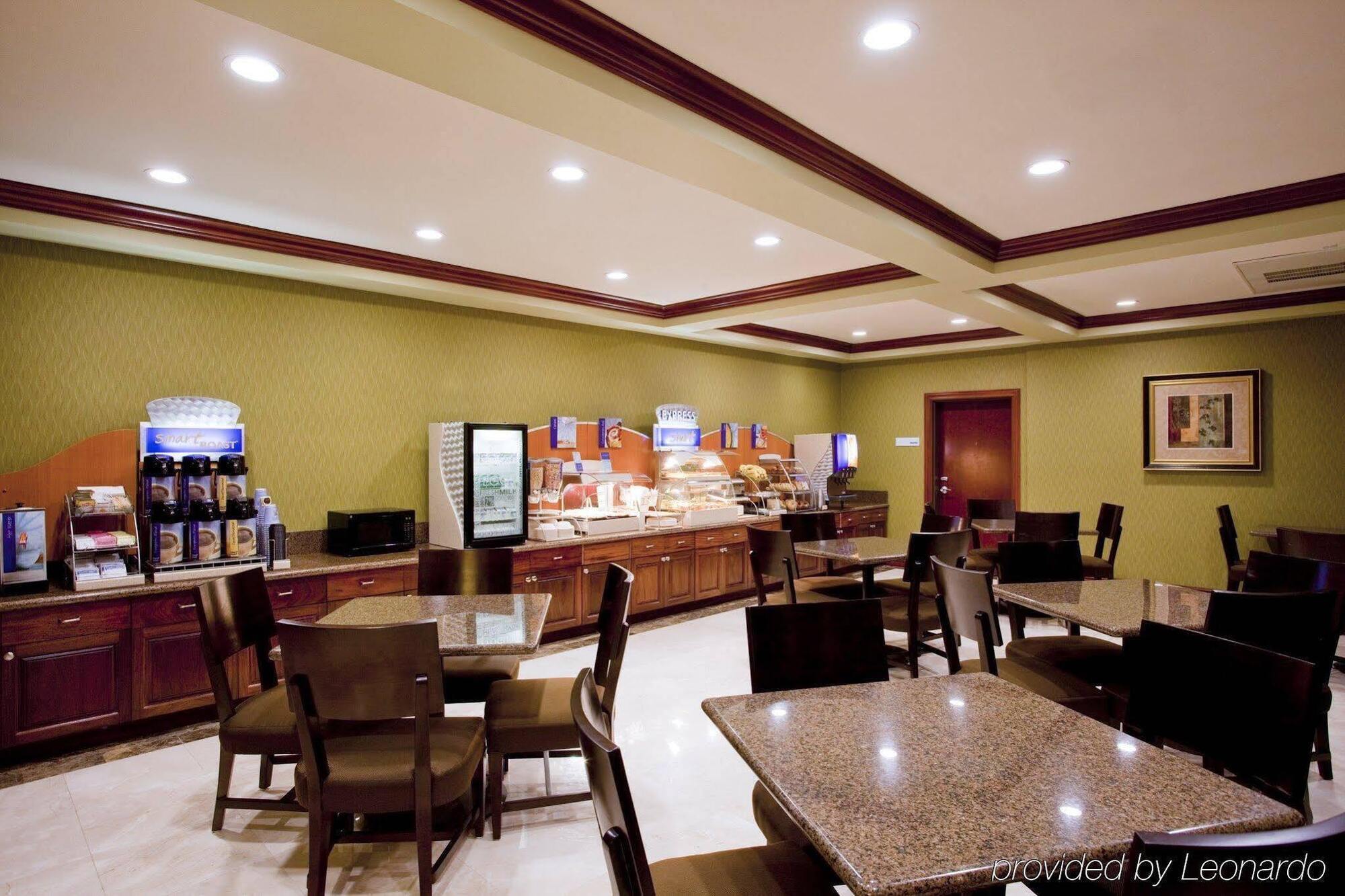 Holiday Inn Express Hotel & Suites Woodland Hills By Ihg Los Angeles Exterior foto