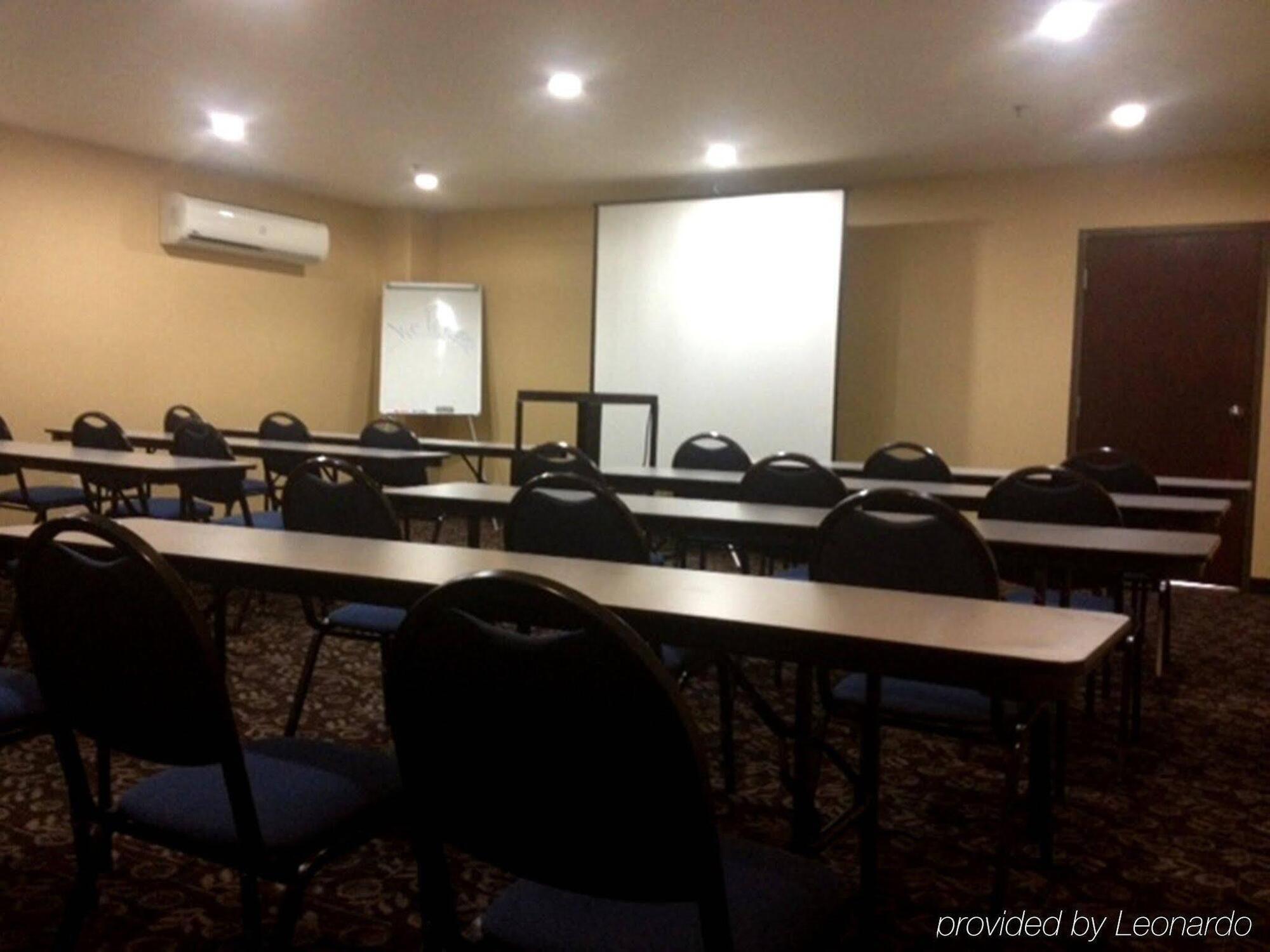Holiday Inn Express Hotel & Suites Woodland Hills By Ihg Los Angeles Exterior foto
