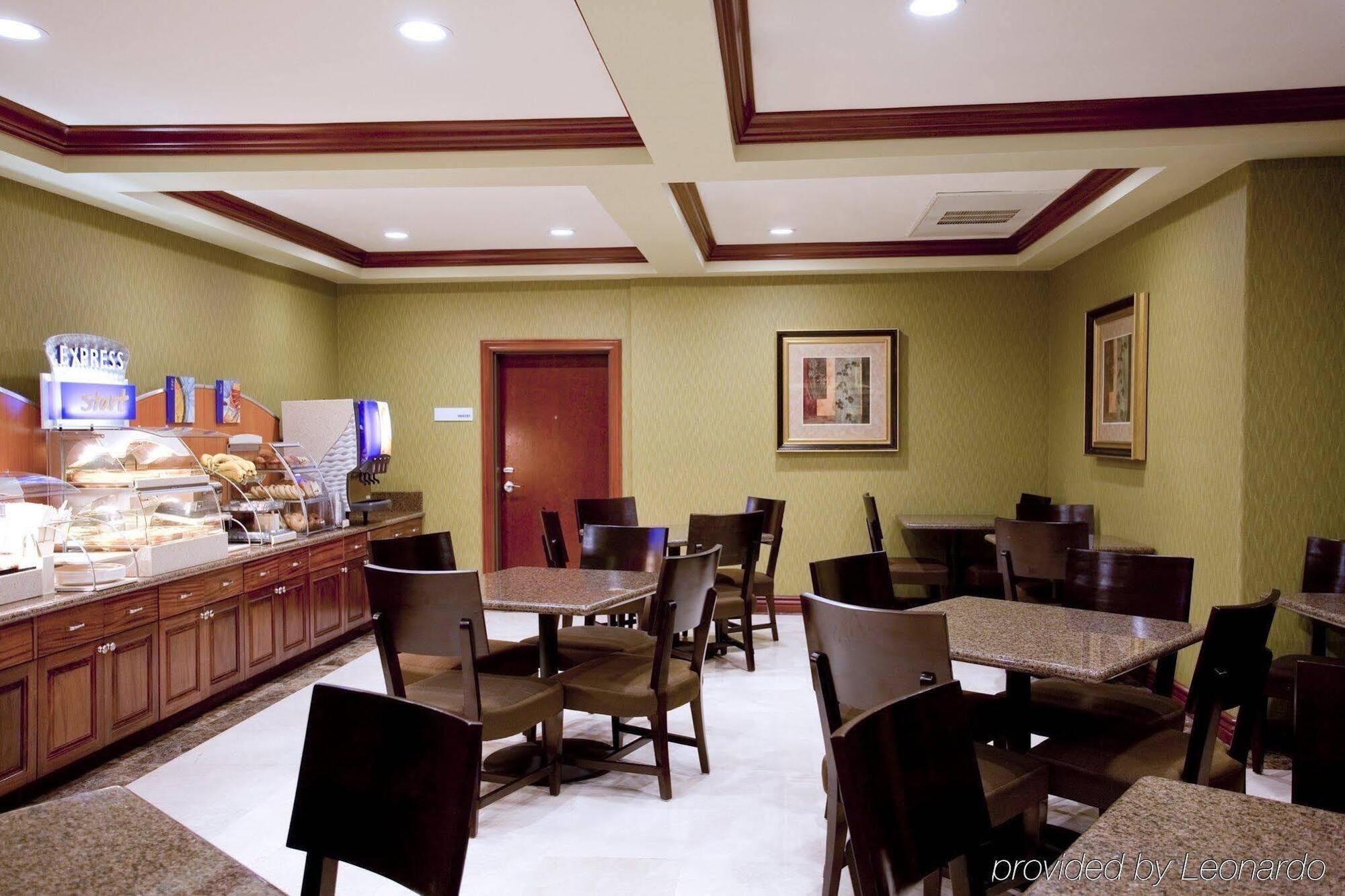 Holiday Inn Express Hotel & Suites Woodland Hills By Ihg Los Angeles Exterior foto
